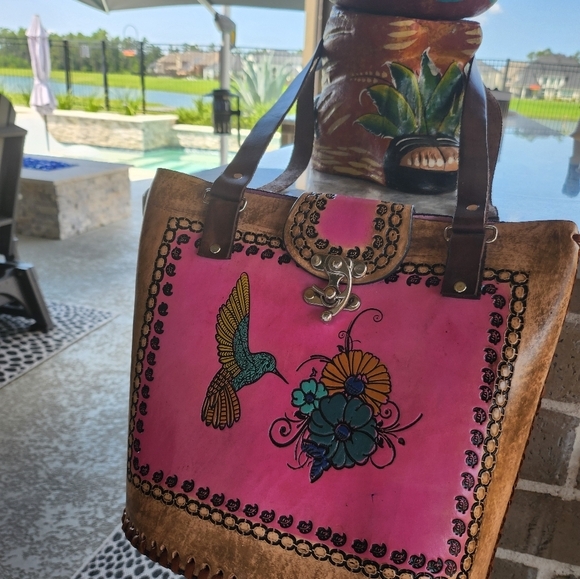 Hand Tooled Hammingbird Shoulder Handbag - Picture 3 of 16